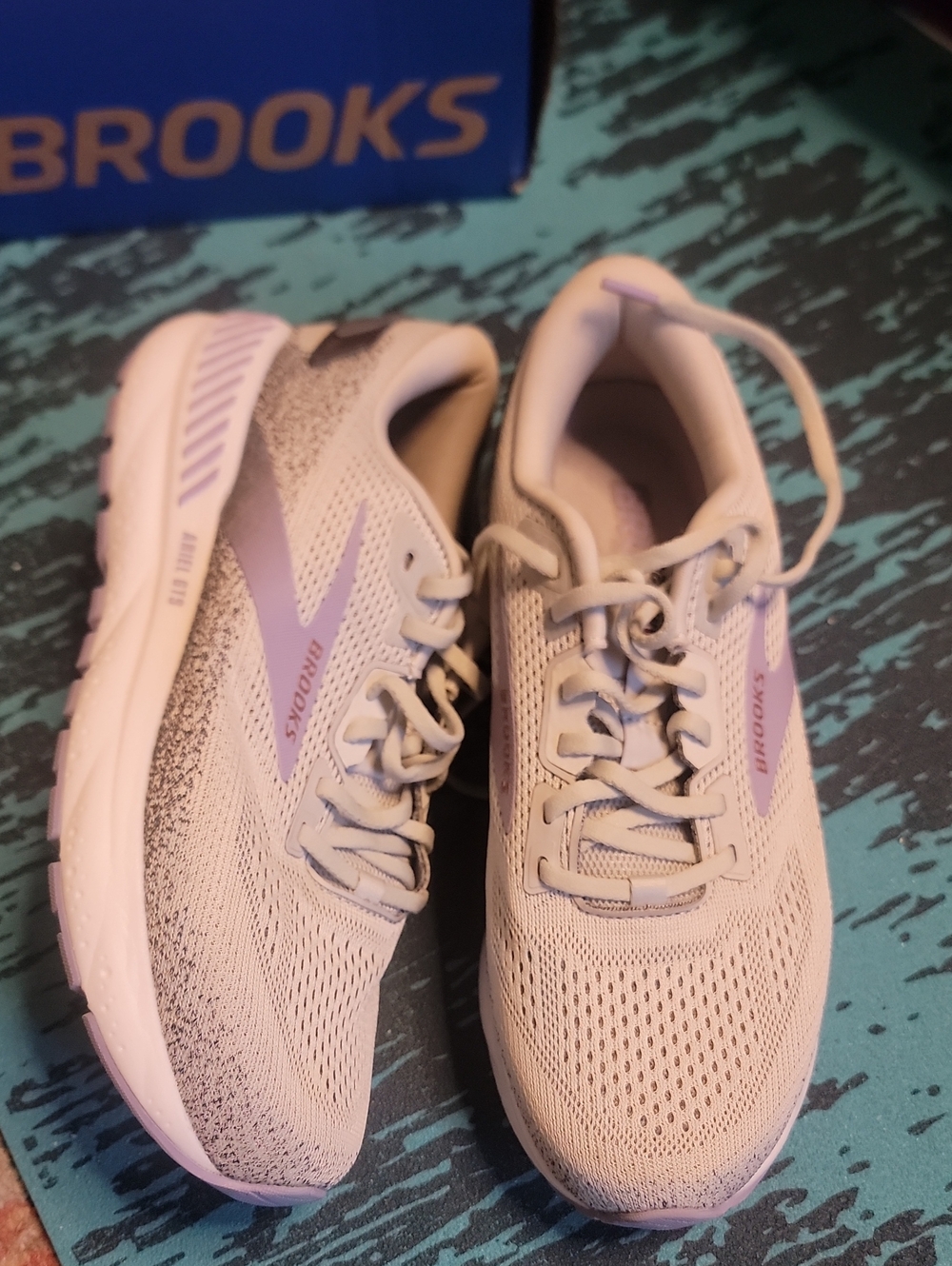 Brooks Women’s Athletic Shoes - Light Gray with Lavender Trim